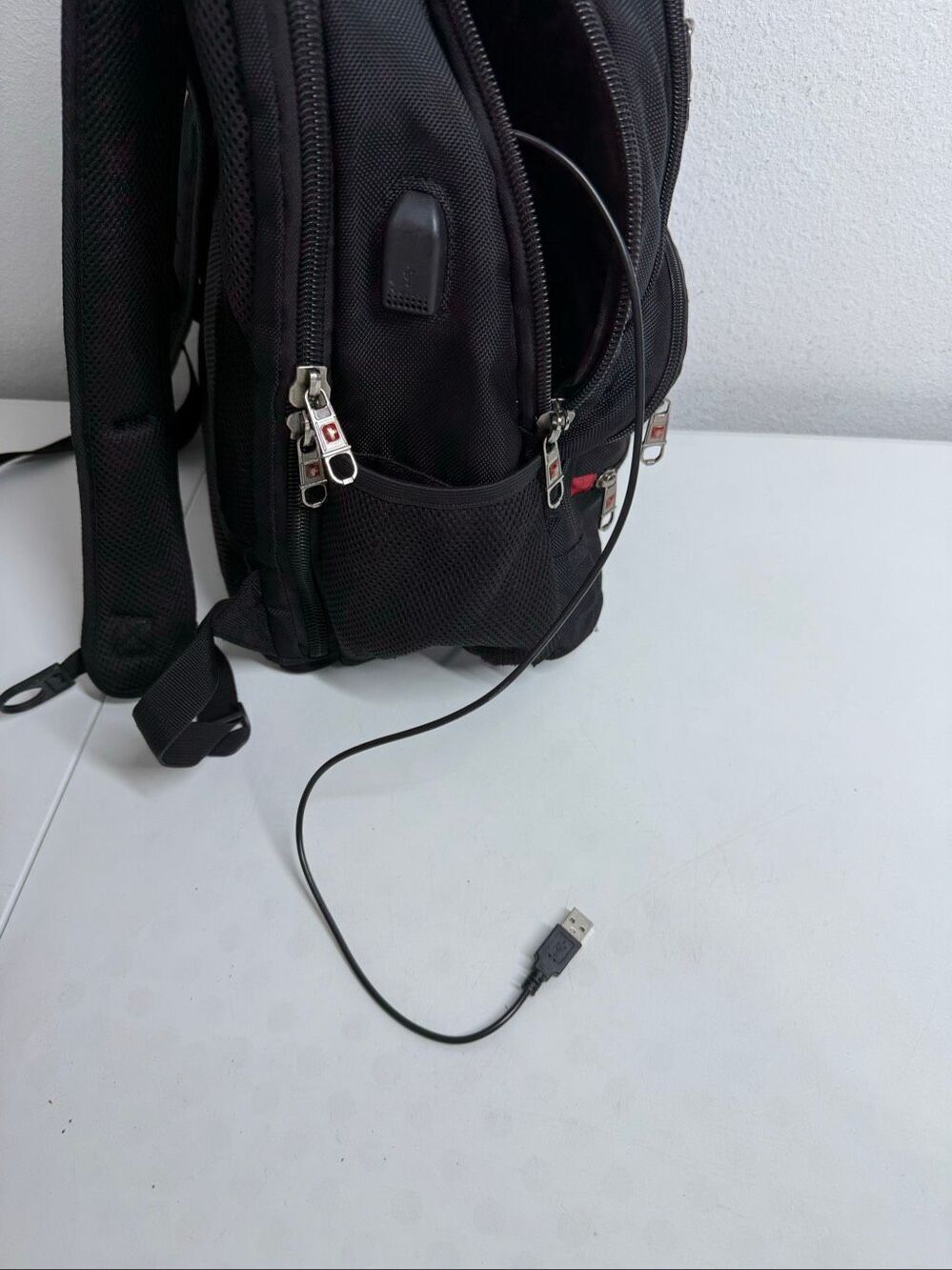 Swiss Tech Navigator Backpack - Picture 8 of 16
